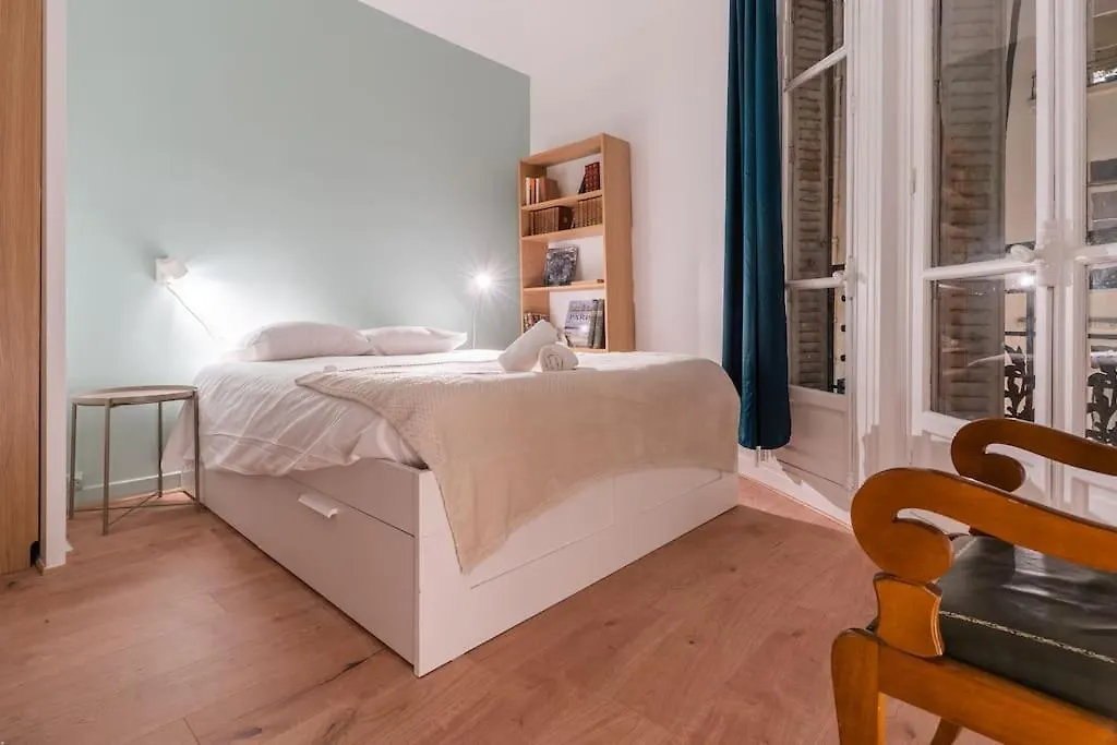 Lovely Parisian Flat Rue St Honore Louvre - 2br With Balcony * פריז