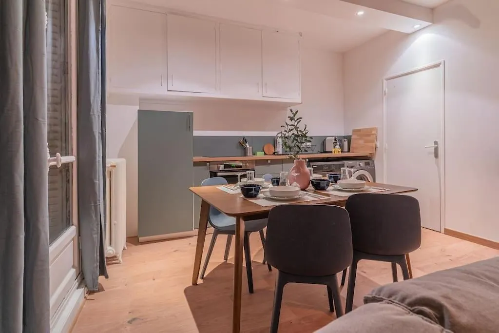 Lovely Parisian Flat Rue St Honore Louvre - 2br With Balcony Paris
