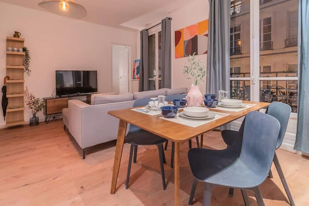 Lovely Parisian Flat Rue St Honore Louvre - 2br With Balcony Apartment *