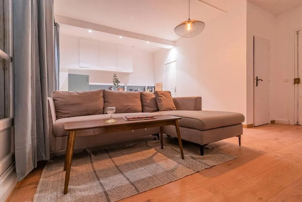 Lovely Parisian Flat Rue St Honore Louvre - 2br With Balcony Apartment