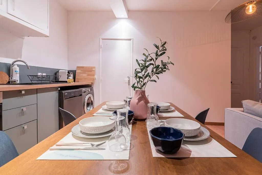 Lovely Parisian Flat Rue St Honore Louvre - 2br With Balcony 파리