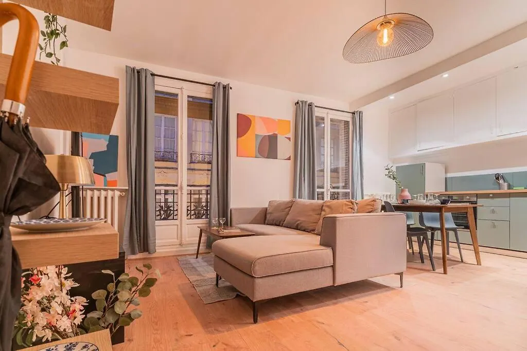 Lovely Parisian Flat Rue St Honore Louvre - 2br With Balcony 아파트