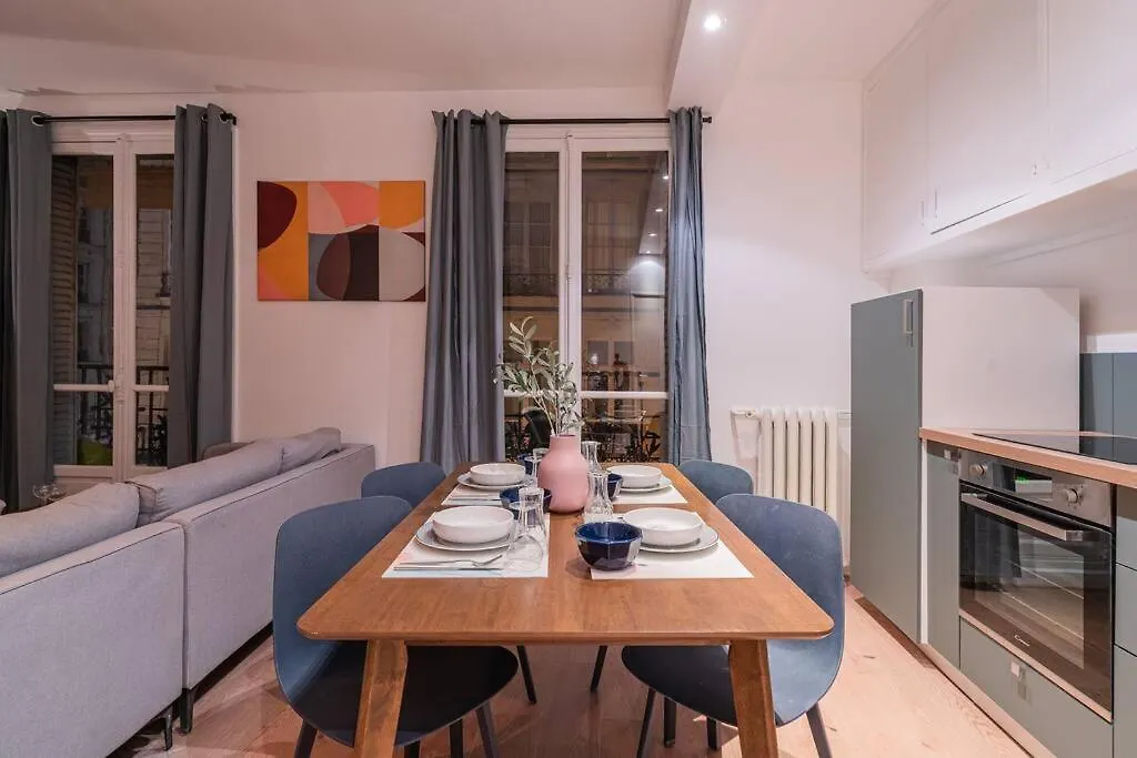Lovely Parisian Flat Rue St Honore Louvre - 2br With Balcony *