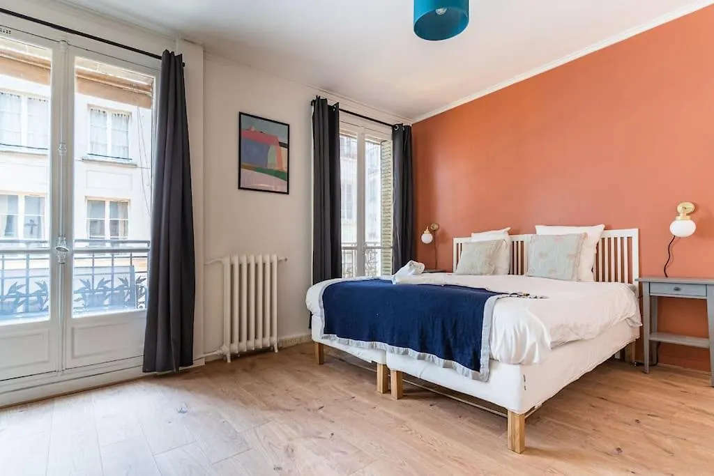 Lovely Parisian Flat Rue St Honore Louvre - 2br With Balcony 아파트 파리
